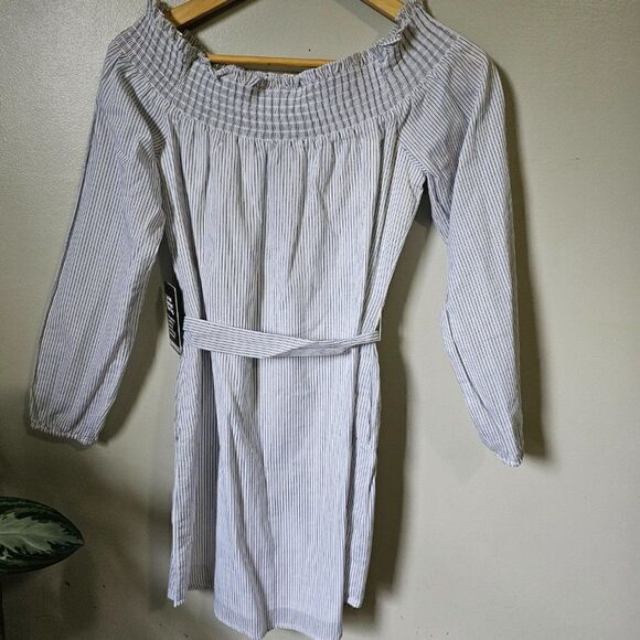 NWT EXPRESS PINSTRIPE BOATNECK SMOCKED/OFF SHOULDER BELTED SHORT DRESS SMALL - Picture 4 of 15
